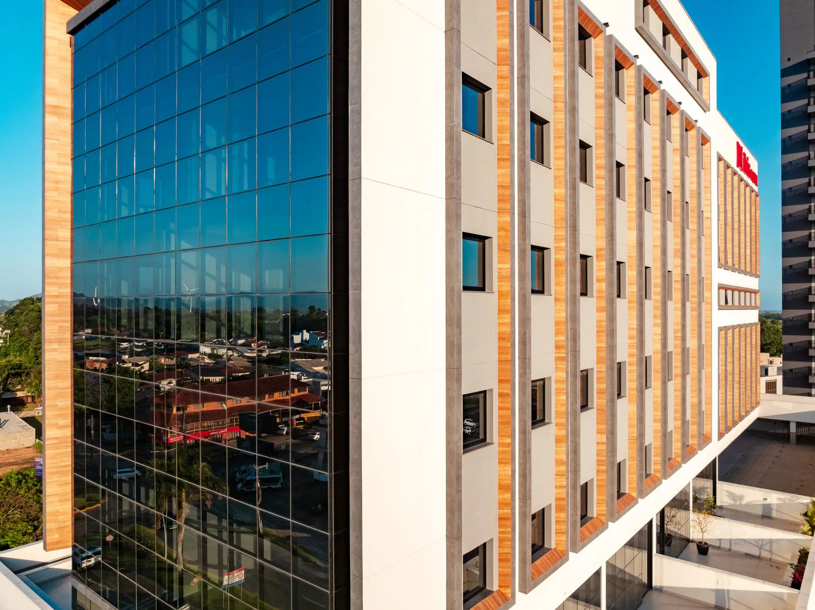 ETR Business — Fachada dia