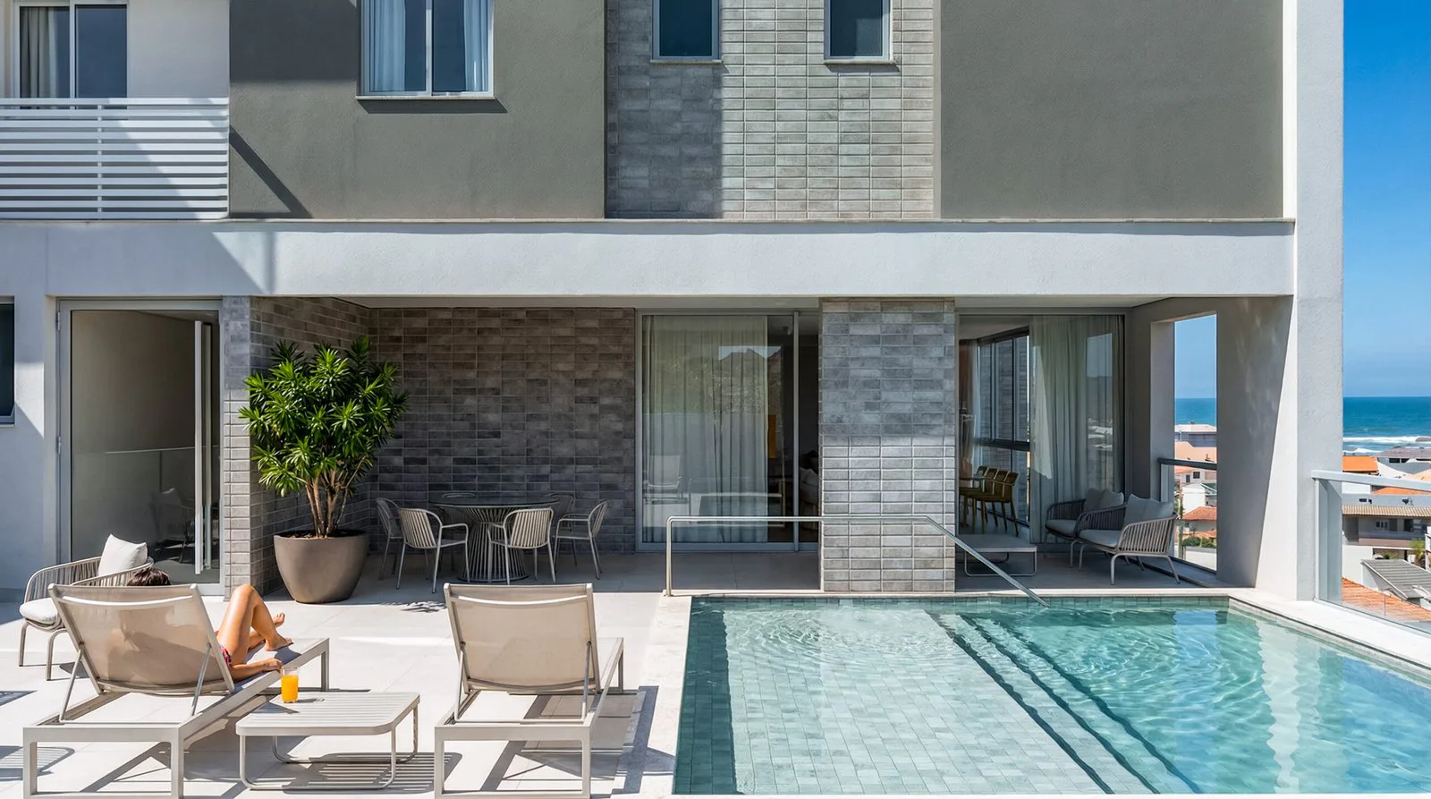 Harmony Residence · Piscina