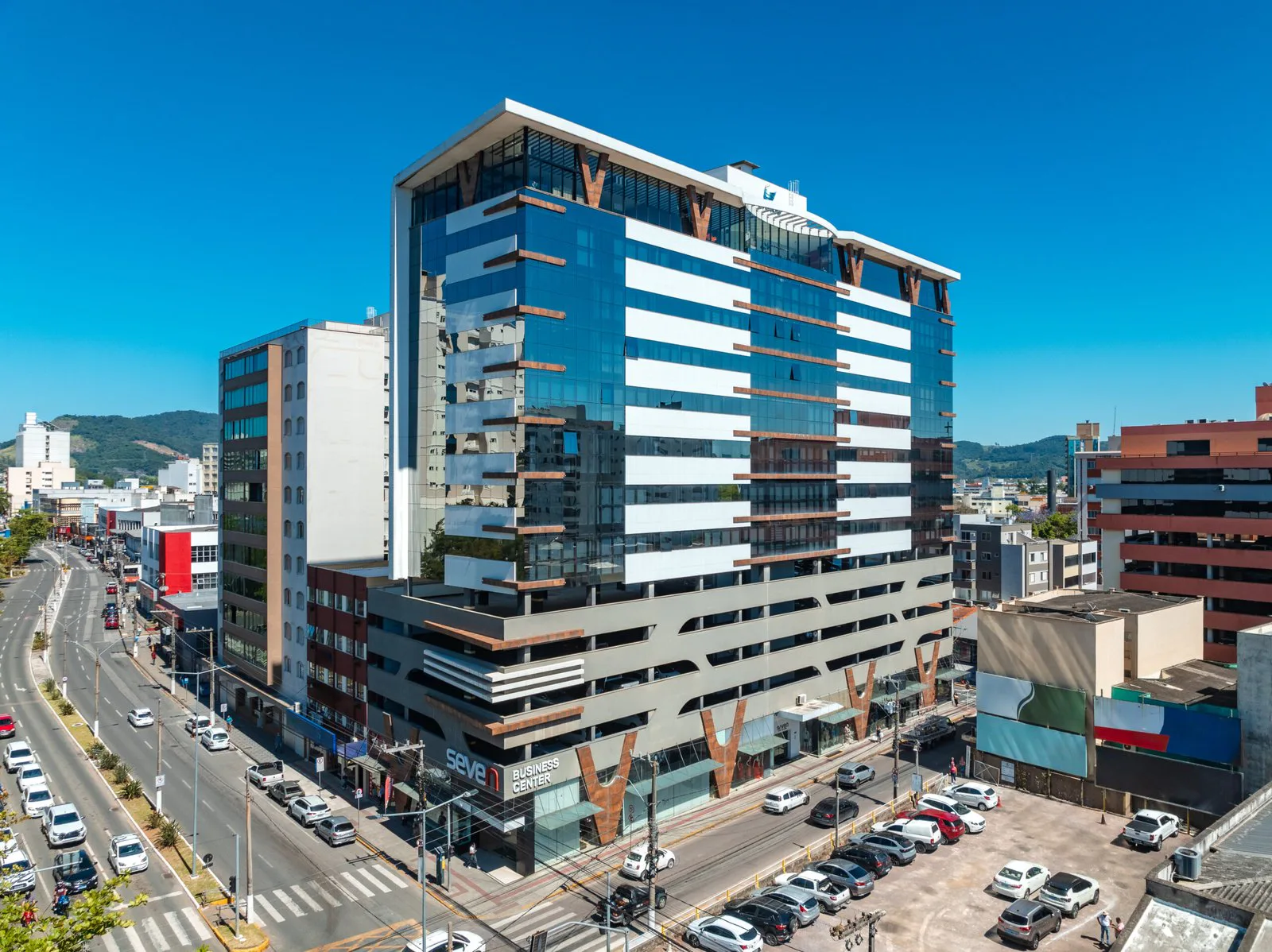 Seven Business Center — O Seven